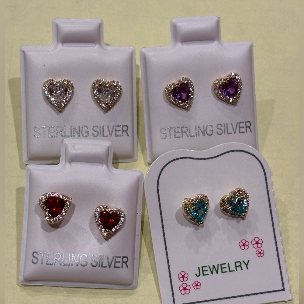 Heart shape birth stone earrings
Sterling silver
Different color available